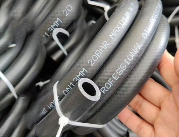 Manufacturers spot smooth oil pipe motorcycle car black smooth nitrile low pressure oil resistant rubber hose - 图片 3