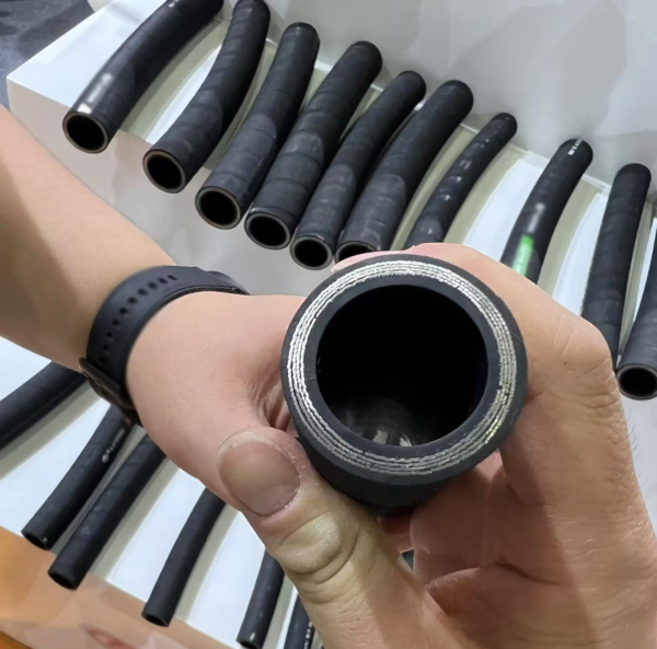Top Quality Factory SAE 100 R1 High Pressure Hose Braided 2 Inch Oil Air Water Gas Hydraulic Rubber Hose