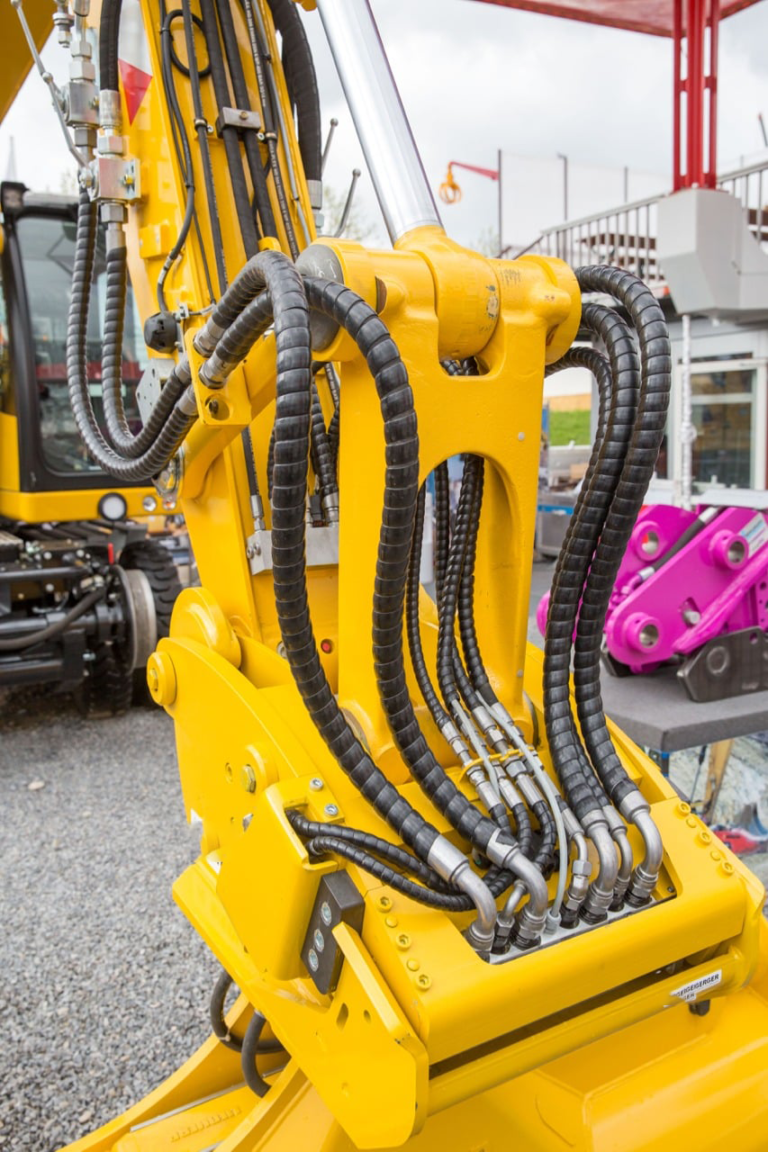 Hydraulic hose: a key role in hydraulic systems